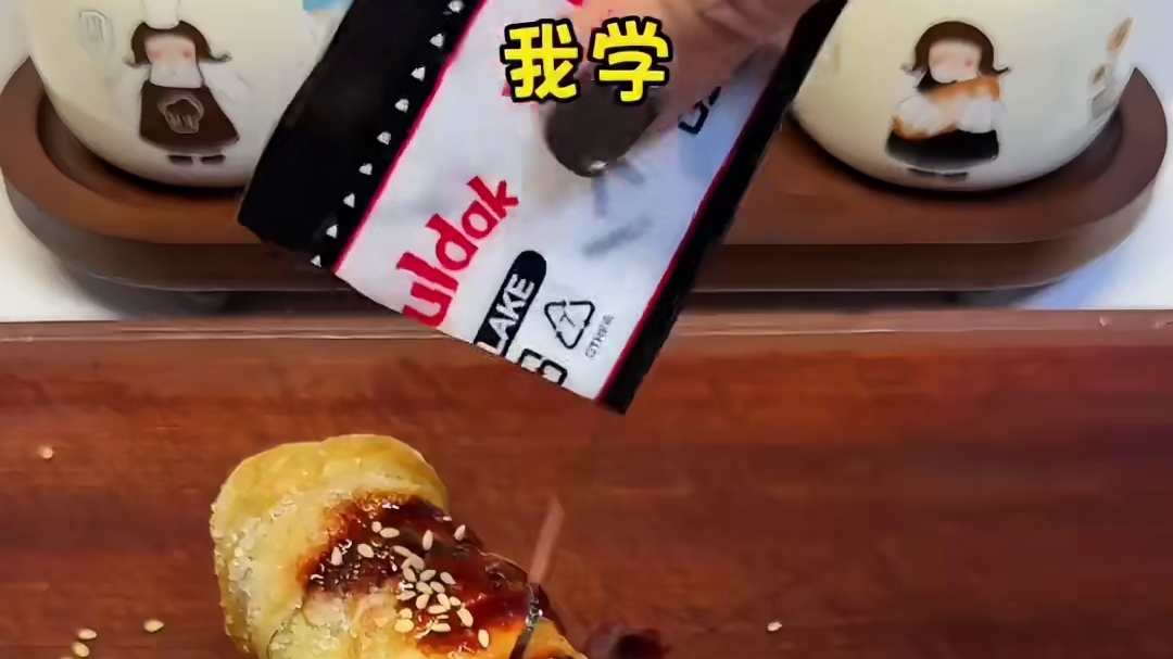 火鸡面做的香蕉酥 你以为是黑暗料理 实则味道很惊艳 嘿嘿！