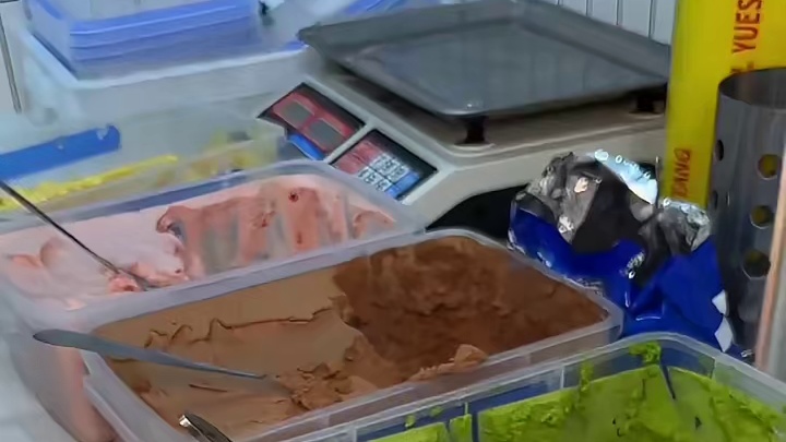 挑战超大版铜锣烧，多种馅料包一起 老板震惊了！