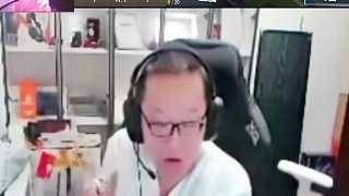念舊罕見賽場發(fā)火，瀟瀟不聽指揮前壓白給，隊內(nèi)語音聽出念舊真急了，絕跡直言真不怪念舊生氣