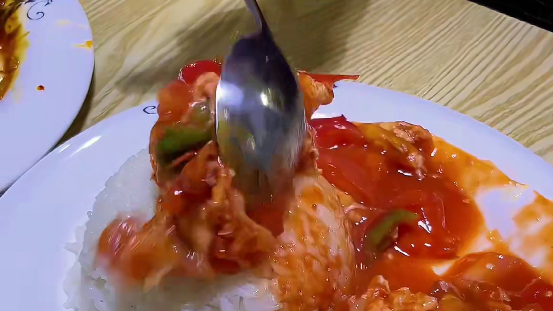 在宿州果然好吃的东西都藏在学校门口，这陕西油泼面真香！