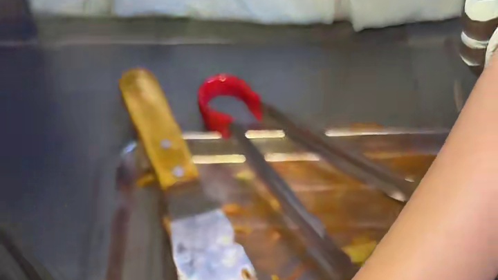 土豆还能这么煎？土豆丝拌一起煎至黄酥脆加上灵魂小料，这一口下去真的香晕啦