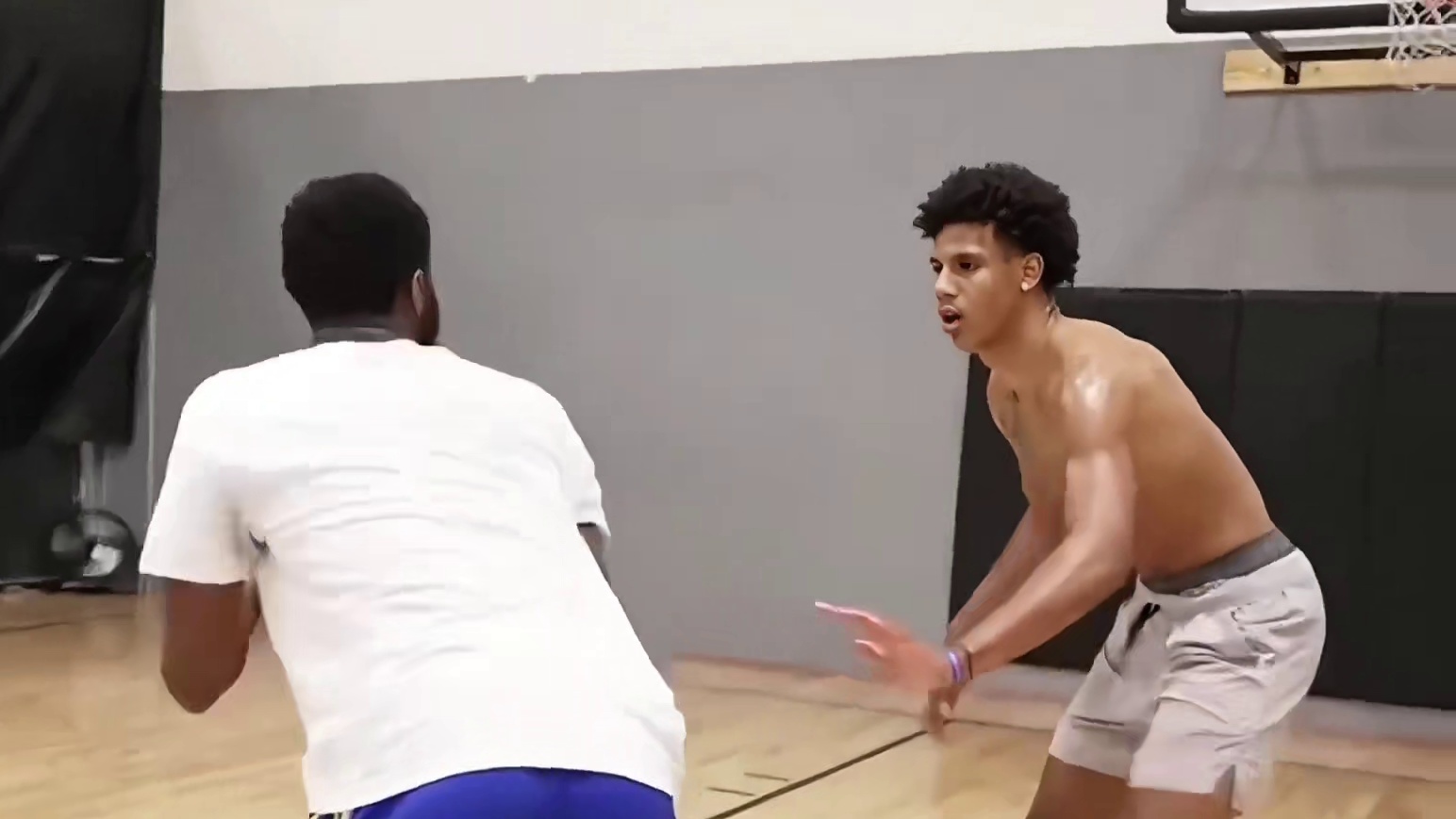 湖人上演两笔封神补强 这是要彻底无敌的节奏