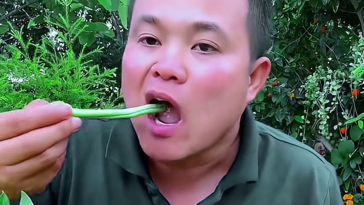 鲜辣料汁小泡椒️脆皮烤猪肠