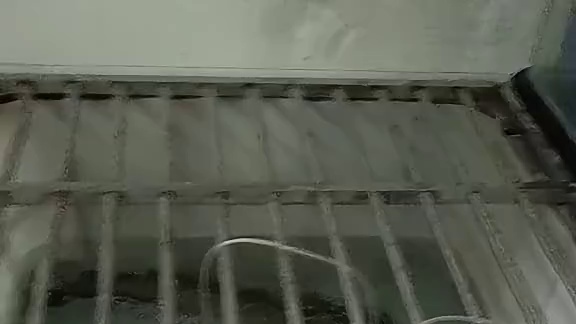 虚头怪孬的往后稍稍。