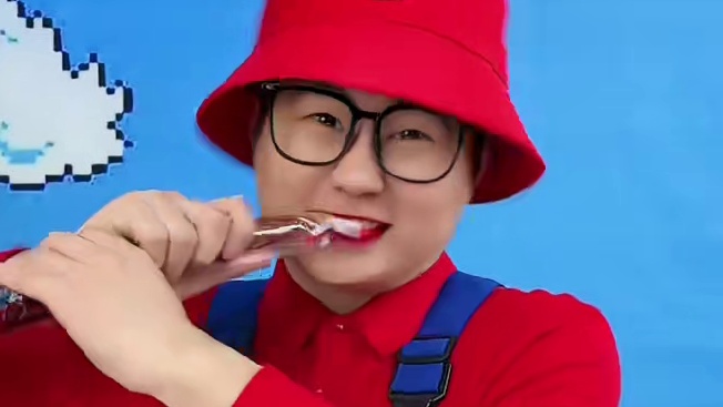 这辣条真是考验我的咬合力啊！堪比拽拽糖！