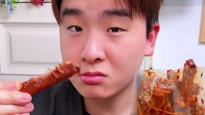 喜欢吃佤味的赶紧来试试这个正宗的佤味鸭翅中，香香辣辣真的好香