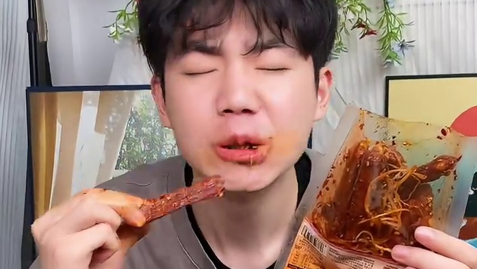 这个湖南的佤味鸭翅中也太好吃了，麻麻辣辣的风味十足