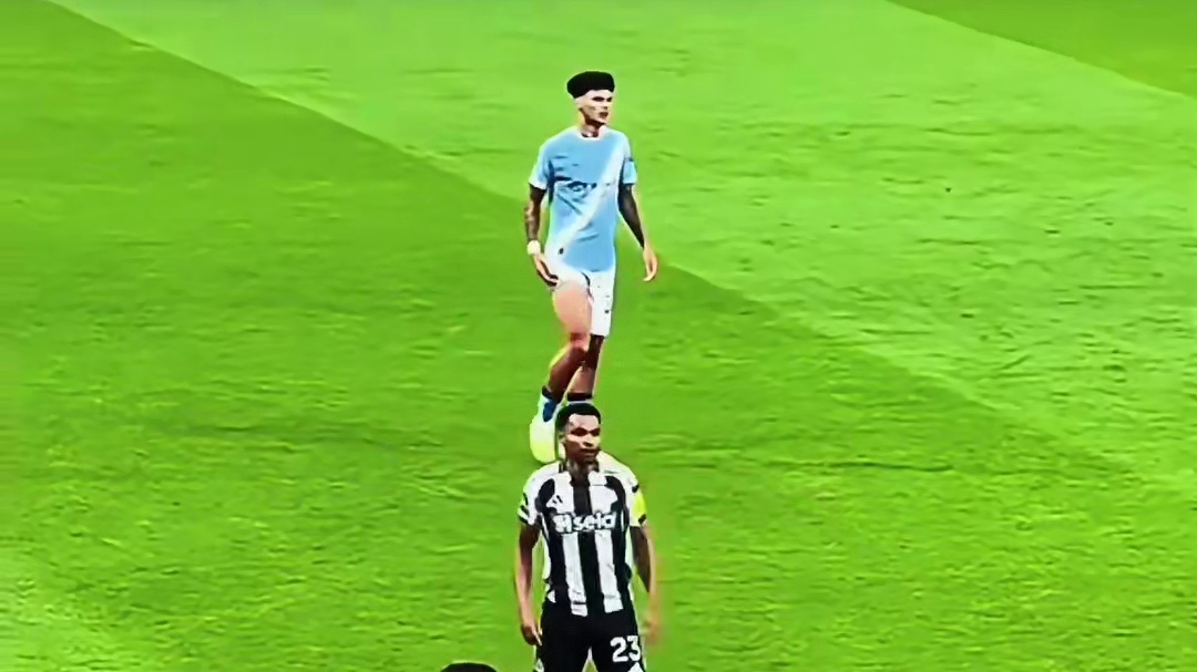 纽卡这积极拼抢让曼城毫无防备可言，怪不得踢不过人家