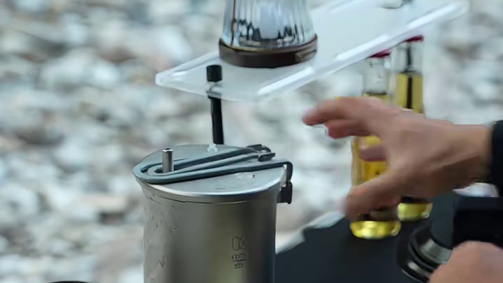 沉浸式汽车露营吃个煲仔饭喝个冬瓜排骨汤