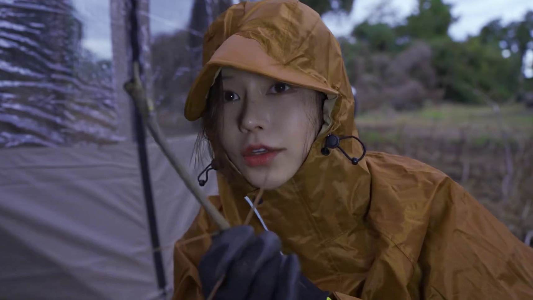 【无限露营】小姐姐暴雨露营