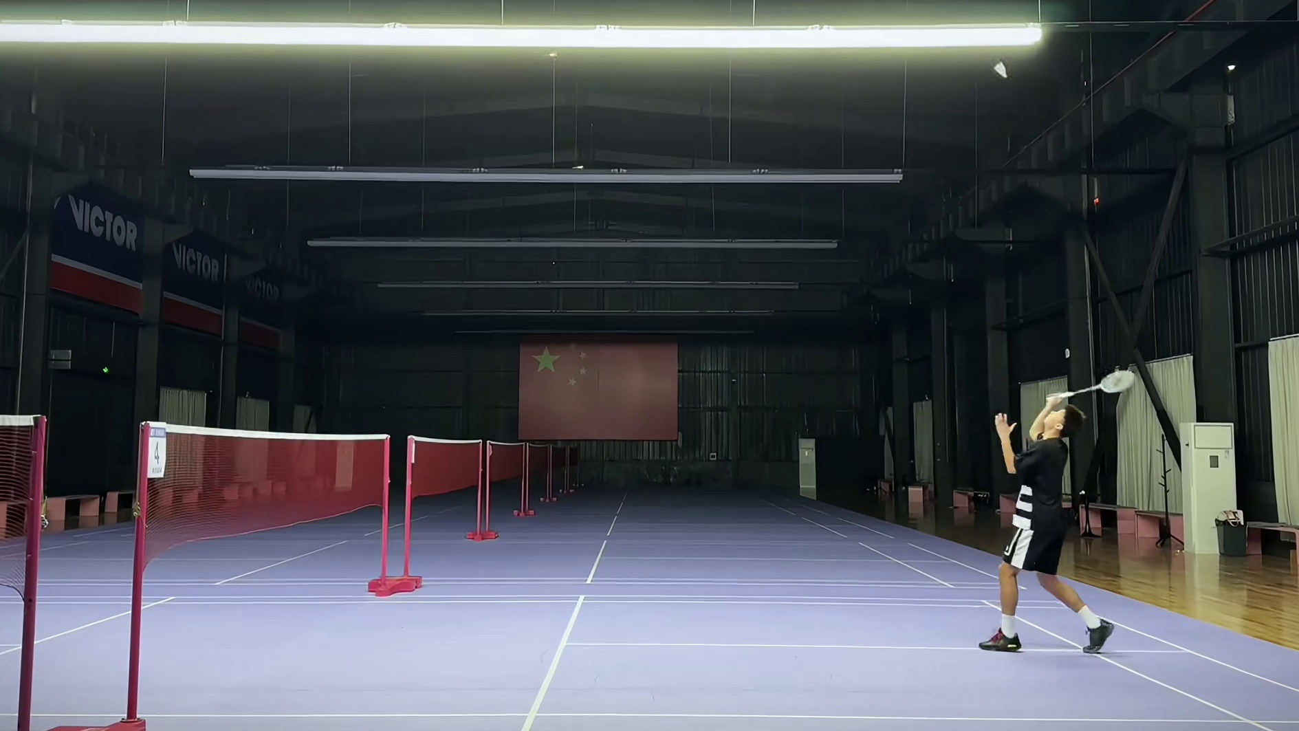 超详细羽毛球发力纠错教学 羽毛球发力有两个阶段？大多数人卡在了第一步！一个视频教你“发出力”并“发对