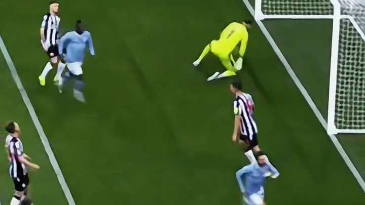 B席巅峰期的竞技状态堪称全能典范——盘带突破犀利、传球调度精准、防守贡献突出，没有明显短板。