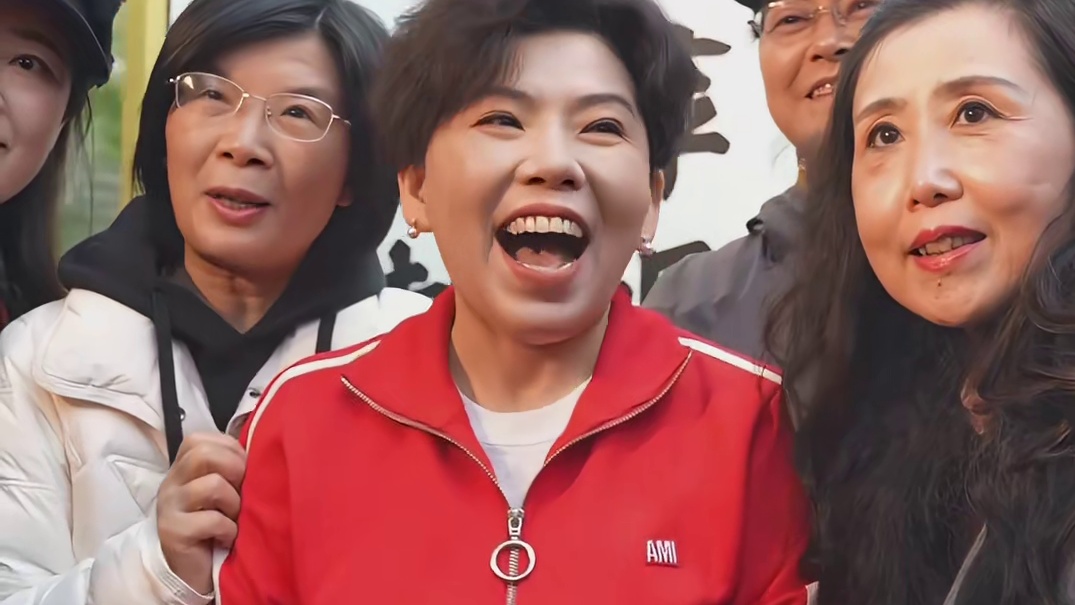 就问还有比成都偶遇明星概率还大的追星圣地吗。