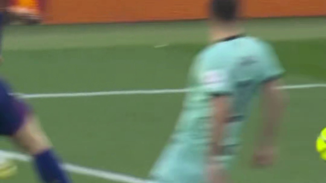 足球比赛瞬间，紧张刺激！#足球