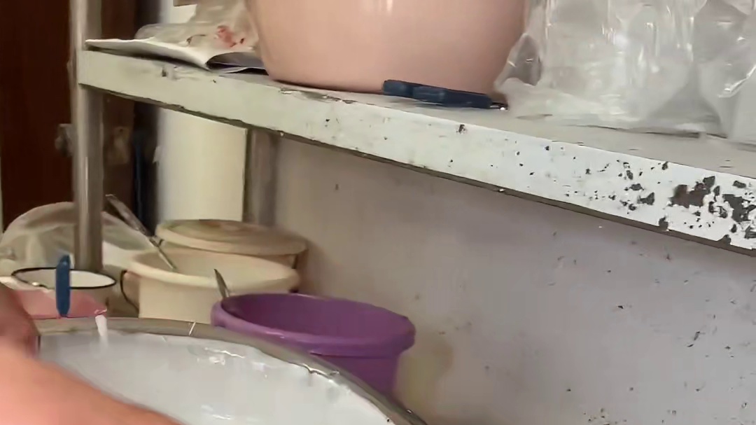 第一次见到水塔糕的制作，你们更喜欢水塔糕还是圆圆的小发糕呢？