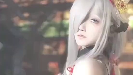 她眷恋，梨花泪 静画红妆待谁归