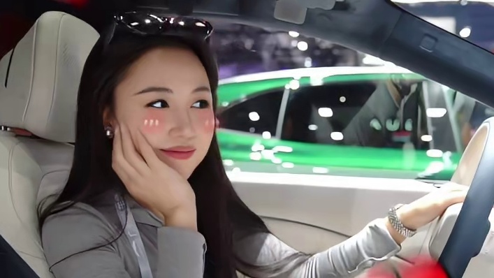 果然“她”的回答让我最满意，你们认同吗？