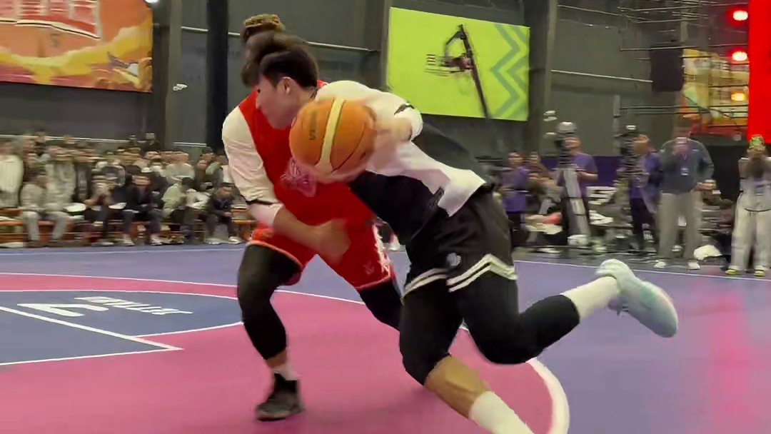 卢溢廷三分绝杀前CBA职业球员孟铎，这就是未来之星的实力