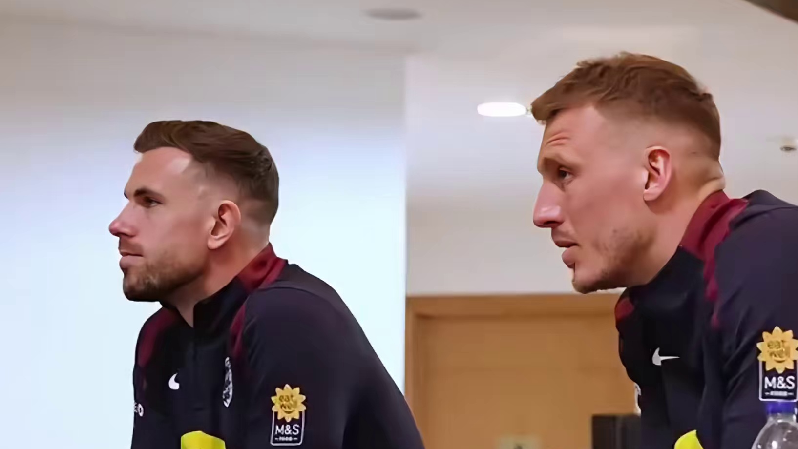 11岁被青训弃用+失去手指的丹伯恩，上演了草根逆袭的励志故事