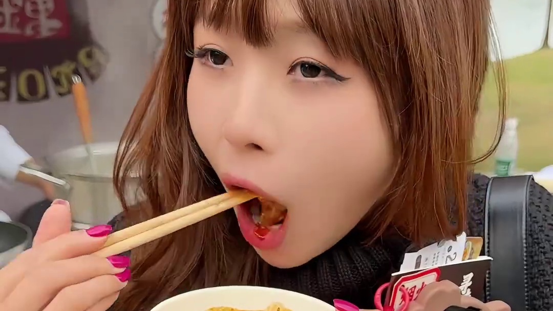 什么，一个市集上居然能吃到全国各地的“网红烟火小吃”？！