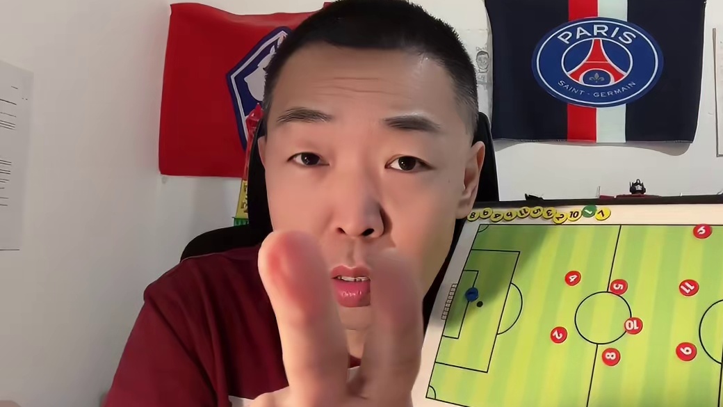 埃泽三球打懵热刺教练，让他知道我是谁！阿森纳4:1热刺