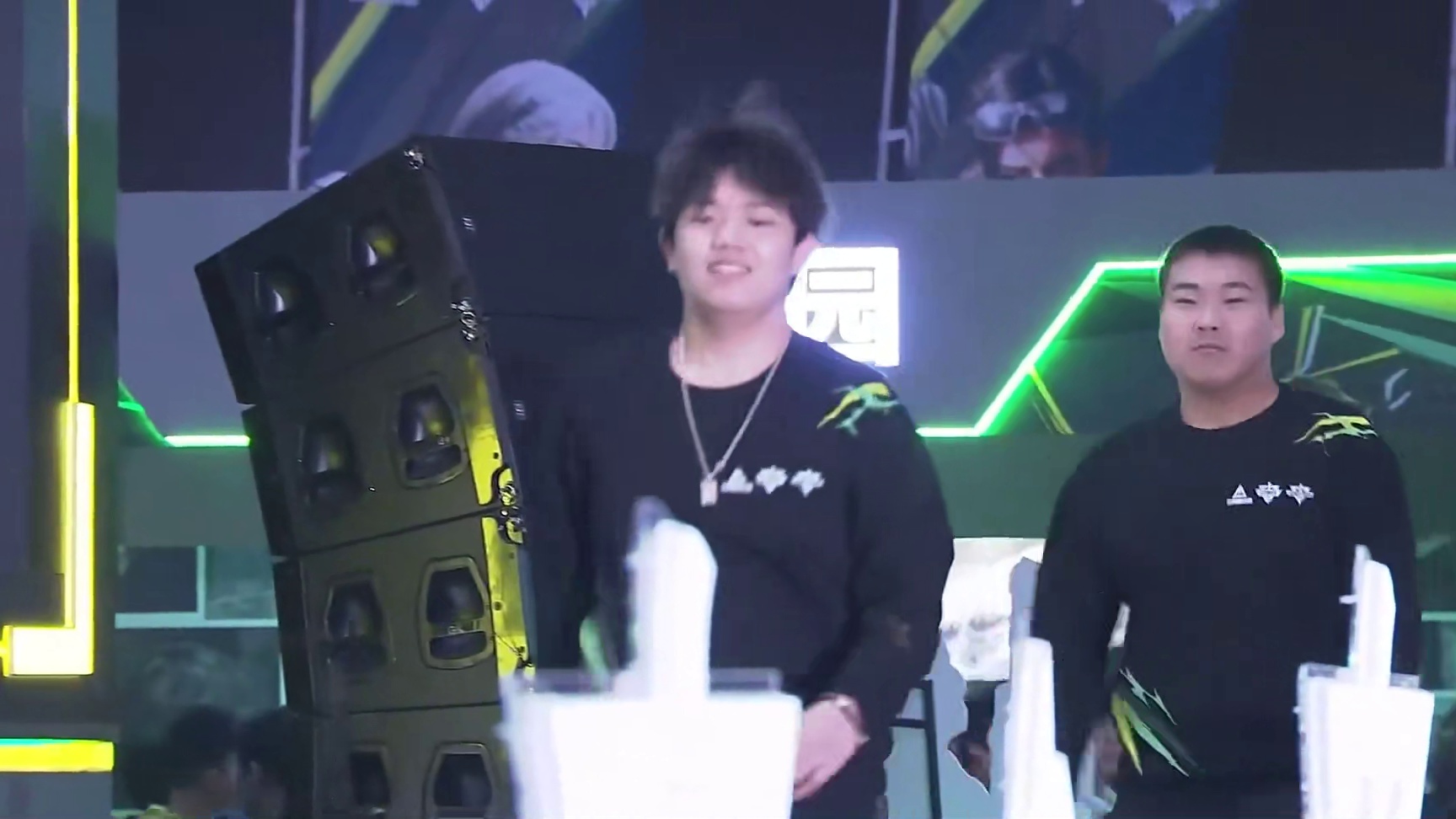 现在的大学生都疯狂到这种地步了吗？