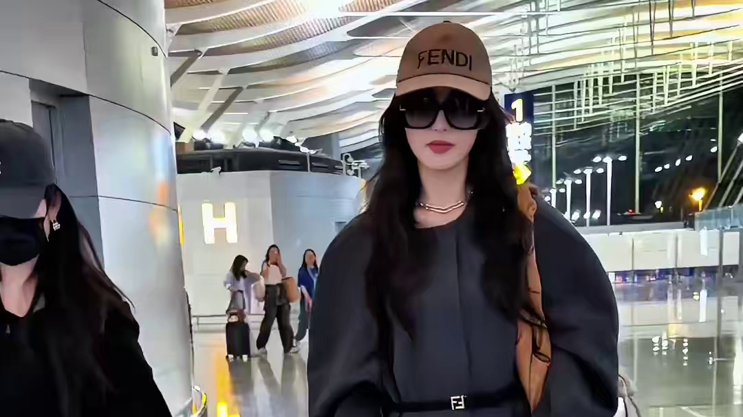 为何公公去世4天后唐嫣才现身？看到一直定格在上海的IP，才明白背后默默付出的真相