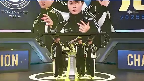 恭喜RSG.KS 夺得2025年S联赛秋季赛单项赛·组队道具冠军！ 过往汗泪交融，热爱陪伴你们；