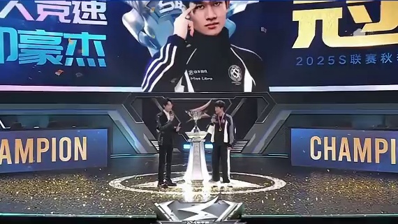 恭喜RSG.风仔.KS夺得本场比赛的胜利！ 【赛后采访】 RSG.风仔.KS：拿到冠军没啥感觉。