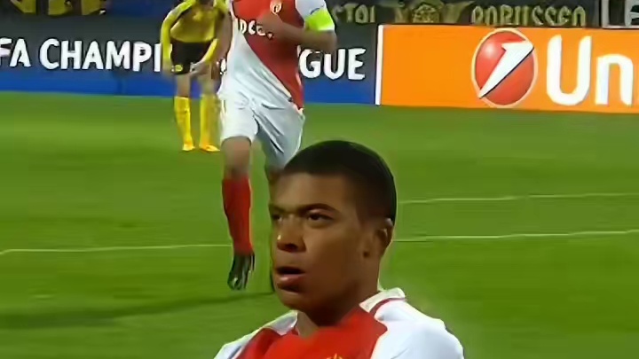 比赛中的那一瞬间，他独自承受着失望