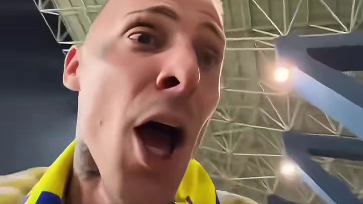 不可思议！C罗逆天倒钩破门，全场球迷瞬间沸腾