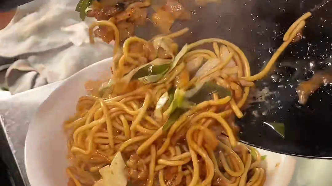 芜湖居民楼里的桂花老面馆 寻味芜湖100家很有生活气息的面馆，第一家