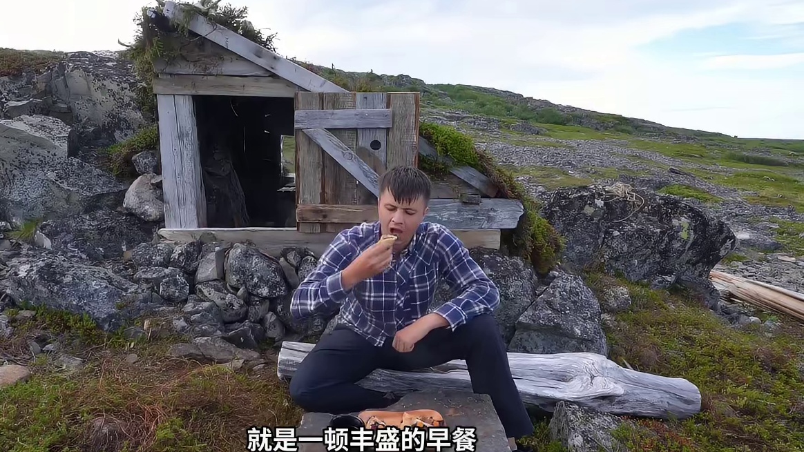 第2集：流落荒岛的男人，在野外给自己搭建了舒适的小屋