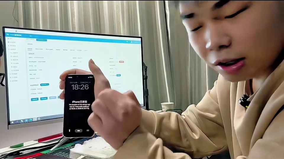 如果你的手机上了监管锁，直接再后台就可以更换逾期壁纸，锁机获取定位。