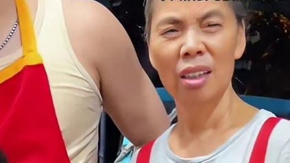 村长轻松拿走20箱螺蛳粉