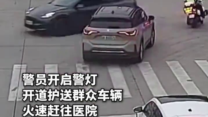 “跟在我后面！” ‍️ 交警晚高峰9分钟疾驰，为断指工友抢回生机‍️