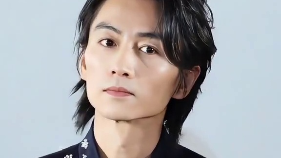 官宣离婚仅9个月，再看陈晓和陈妍希各自现状，一个脸颊凹陷瘦脱相，一个脱胎换骨活出自己的光芒