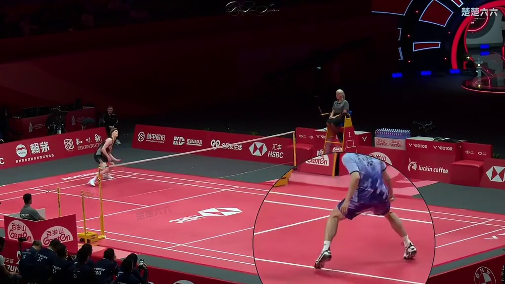 慢镜头看石宇奇的步伐转换，以及学习与安东森之间斗智斗勇的球商
