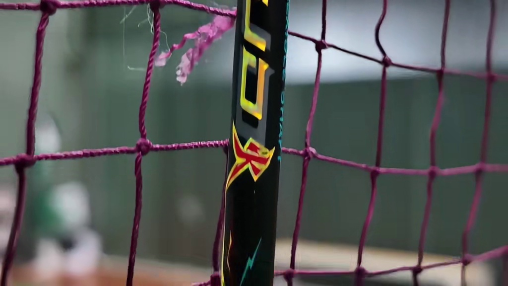 测评质保35磅的成弓火，把火传送给球友 成弓第一支暴力进攻高端拍，高模量T1100碳