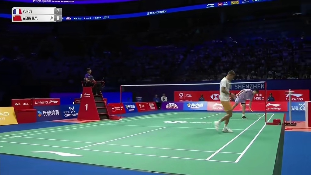 双打兼项的小波波夫在今天完全防不住翁泓阳的杀球，被两局横扫