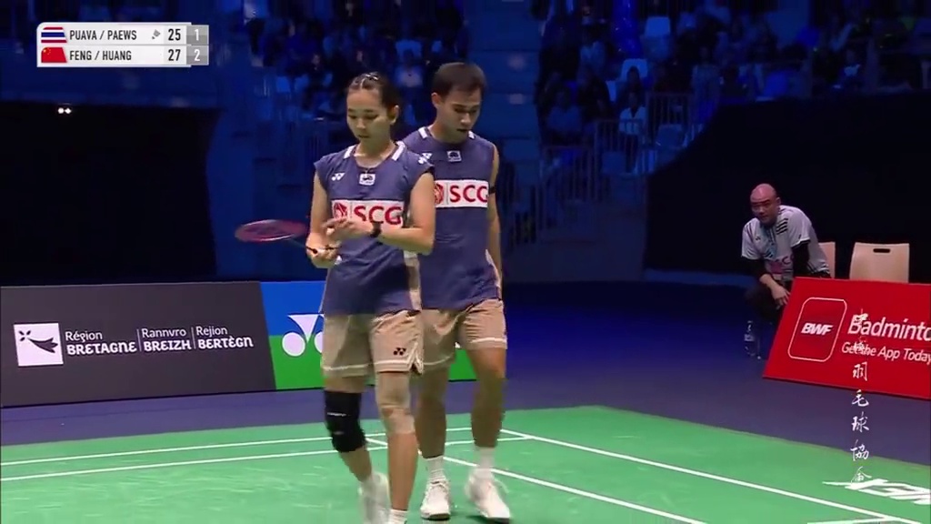 经过第一局超长体力的比拼，冯彦哲黄东萍在决胜局以绝对实力拿下法国公开赛的冠军