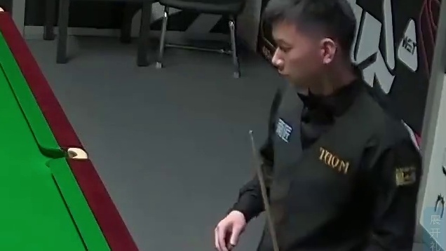 2025斯诺克英国锦标赛：龙泽煌vs亚伦 希尔