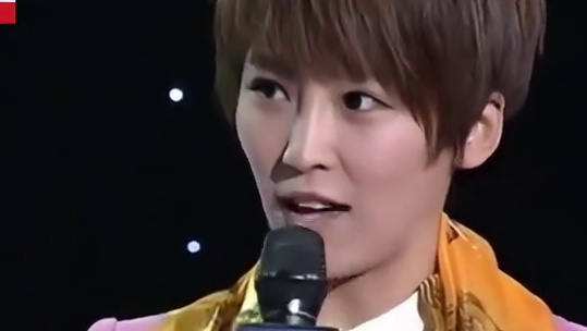 乡村教师亮嗓，演绎草原风情歌曲，质朴歌声感染全场