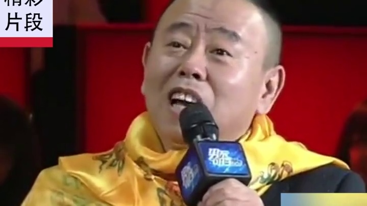 乡村教师演唱结束，评审大赞其歌声动人，全票通过顺利晋级