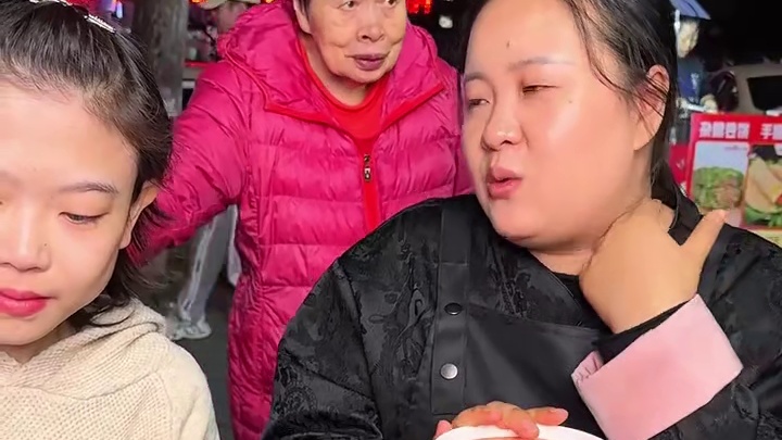 胖妹的头发居然从结婚留到了现在