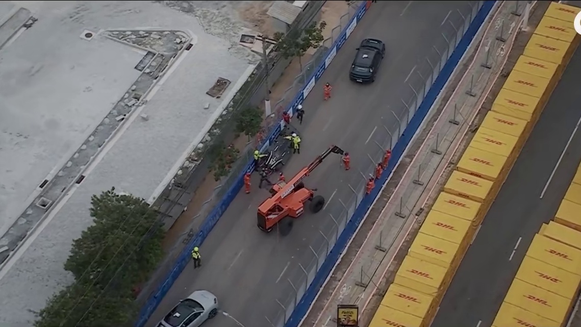 全新的一季，更劲爆的抓马 FE电动方程式纪录片《赛道人生》第二季，11月28日在亚马逊Prime