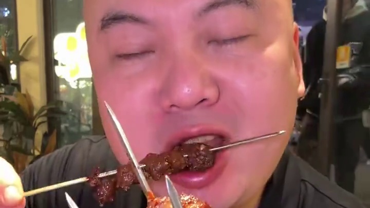 “福旺小串‘鲜串羊汤’冬日套餐已上线！视频左下角囤券