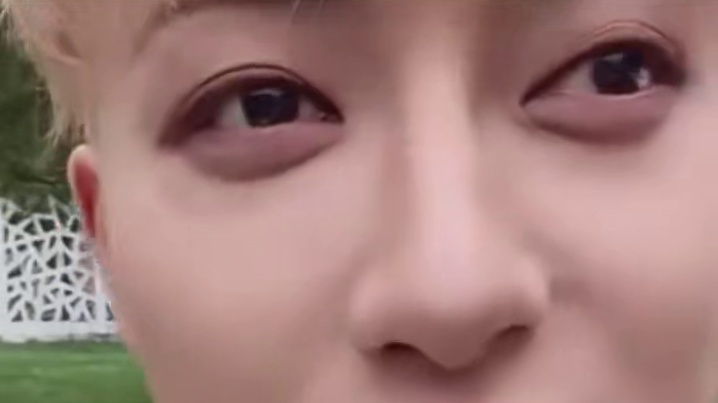 是谁说黄子韬徐艺洋婚礼好精致土！！黄子韬顶着黄毛手捧西兰花，和500克拉大钻戒！