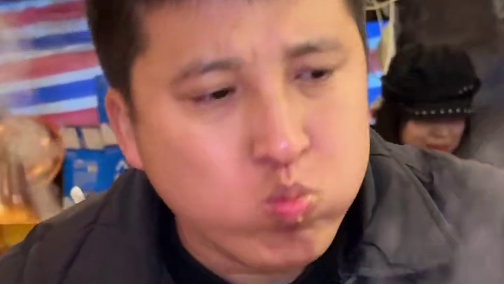 永远为这种冒烟火气地摊火锅着迷