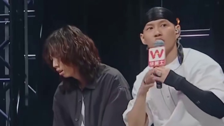 周杰伦 有没有点评或镜头分辨舞台的精彩程度